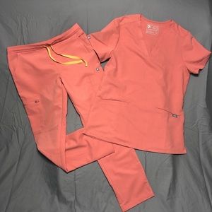 New Figs Scrubs!! Purchased in 2020. Never worn. No tags. Limited color.
